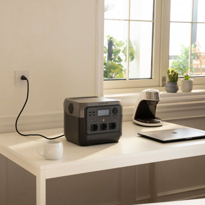 Portable Solar Generator Ecoflow River 2 Pro