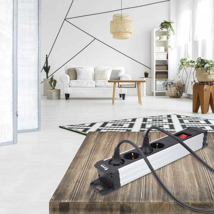 Steckdosenleiste mit 4 Steckdosen mit Schalter TM Electron TMUAD404