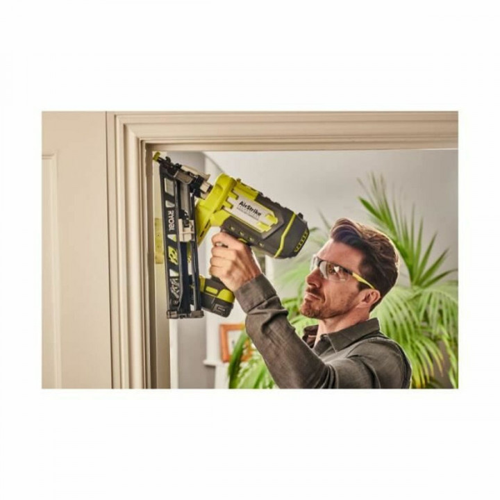 Clavadora Ryobi R15GN18-0 18 V
