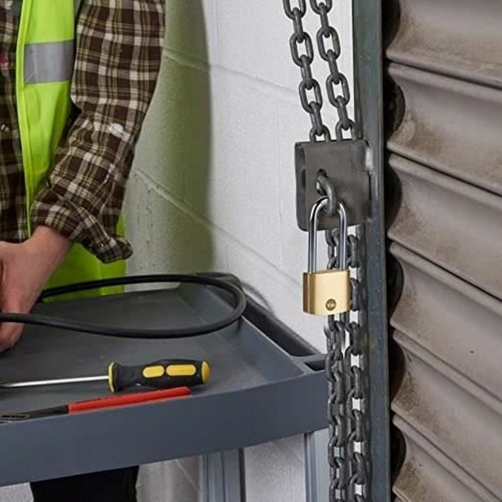 Candado de llave Yale Dorado